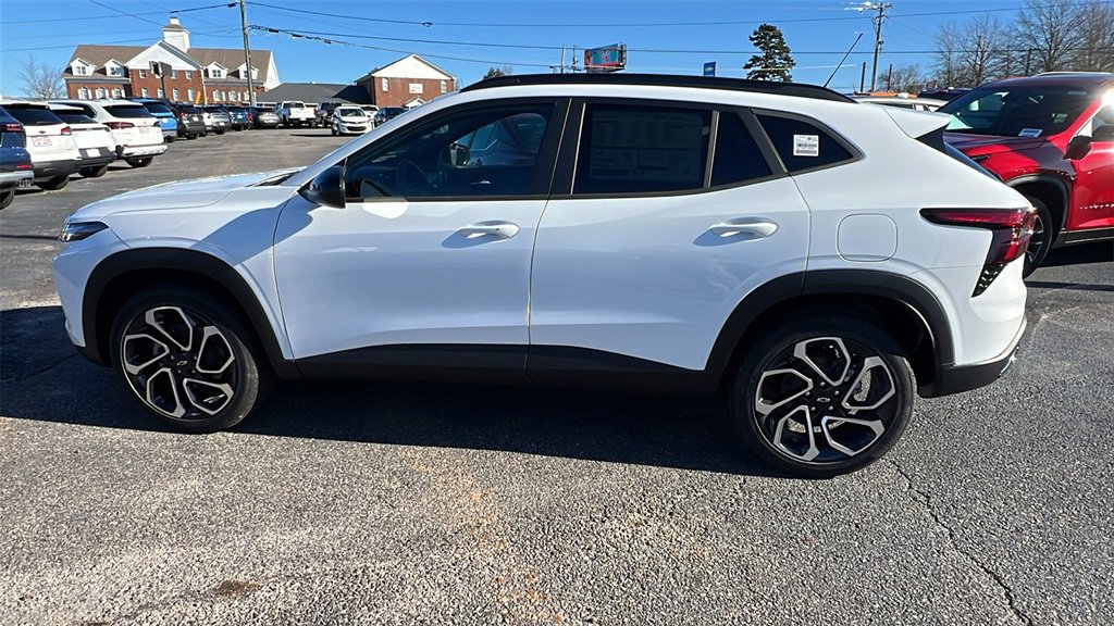 New 2026 Chevrolet Trax RS w/ Sunroof Package image 8