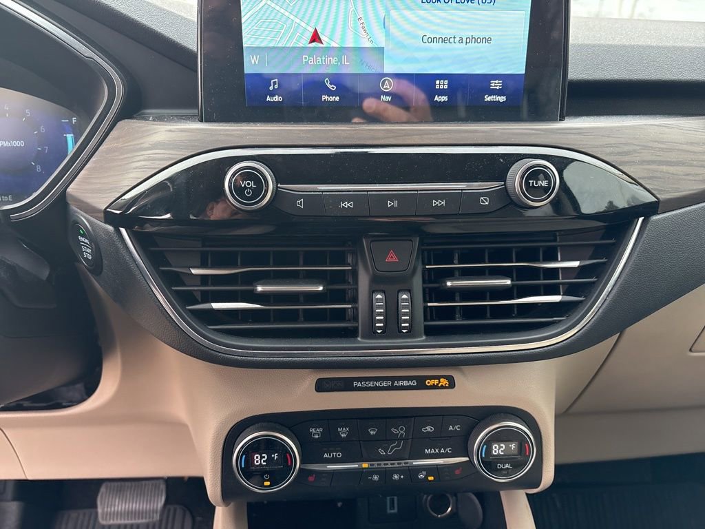 Used 2020 Ford Escape Titanium image 16