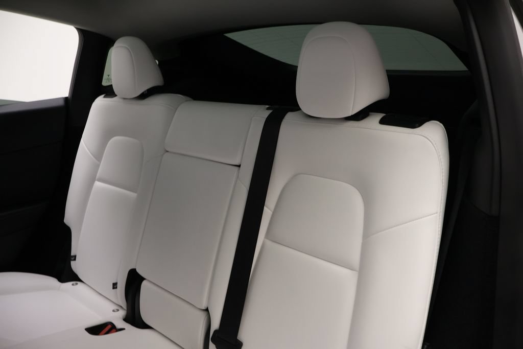 Used 2025 Tesla Model Y Long Range RWD image 18