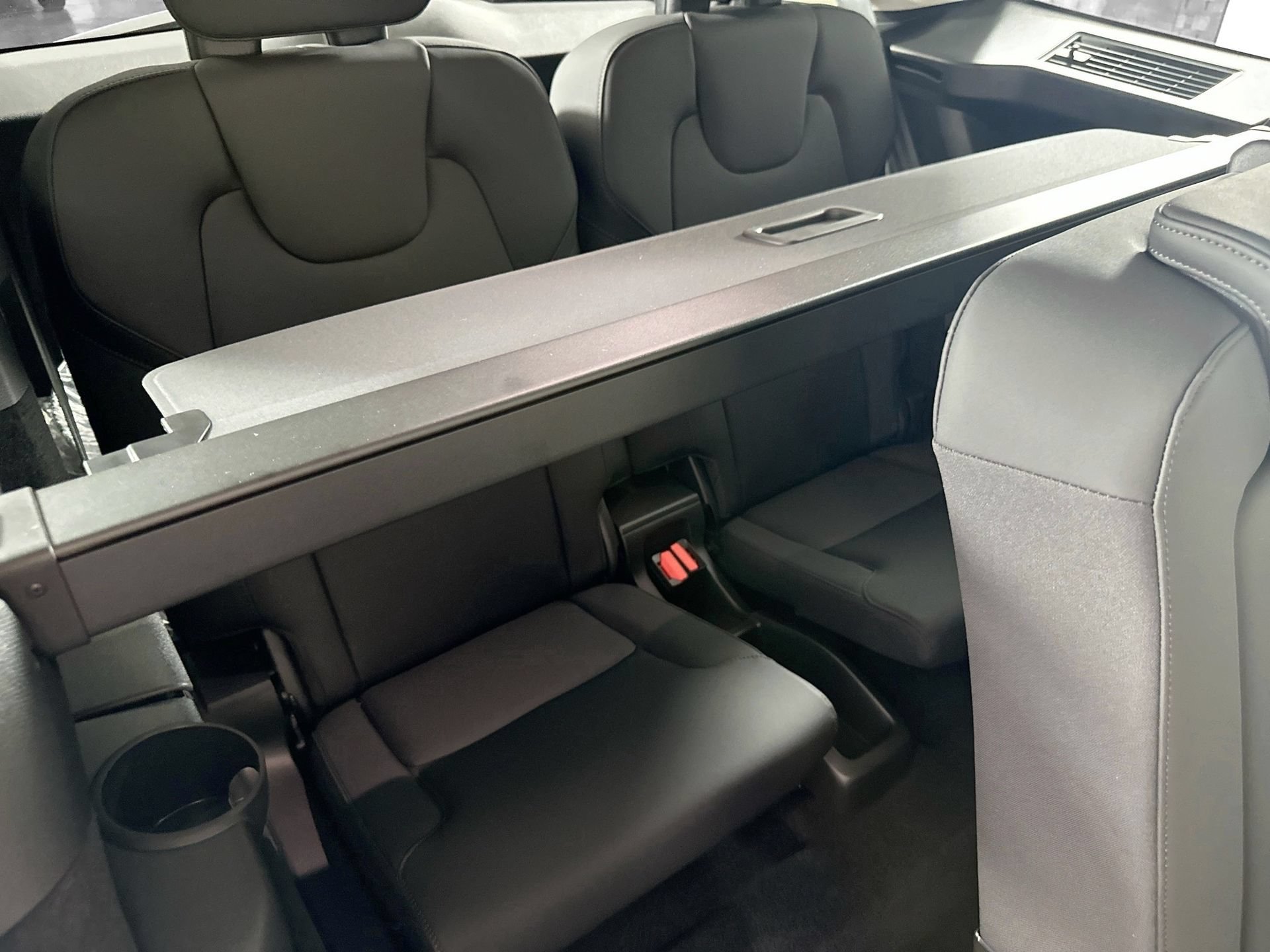 New 2026 Volvo XC90 B5 Plus w/ Protection Package Premier AWD/4WD image 30