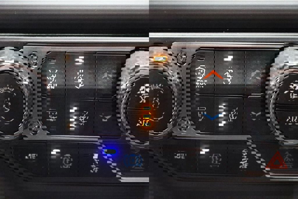 Used 2023 Jeep Wrangler Unlimited w/ Cold Weather Group image 22