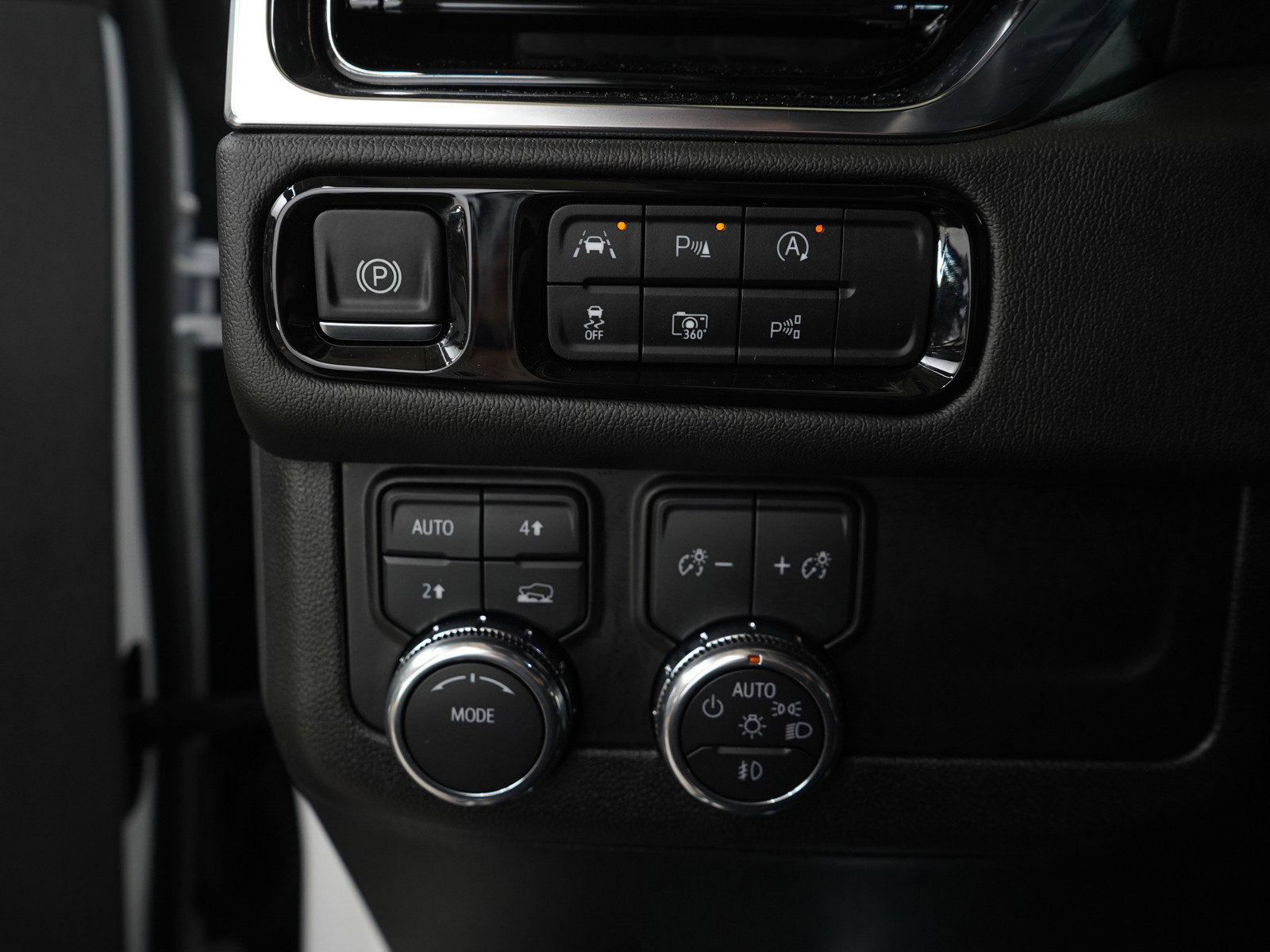 Used 2025 GMC Yukon XL Denali image 24