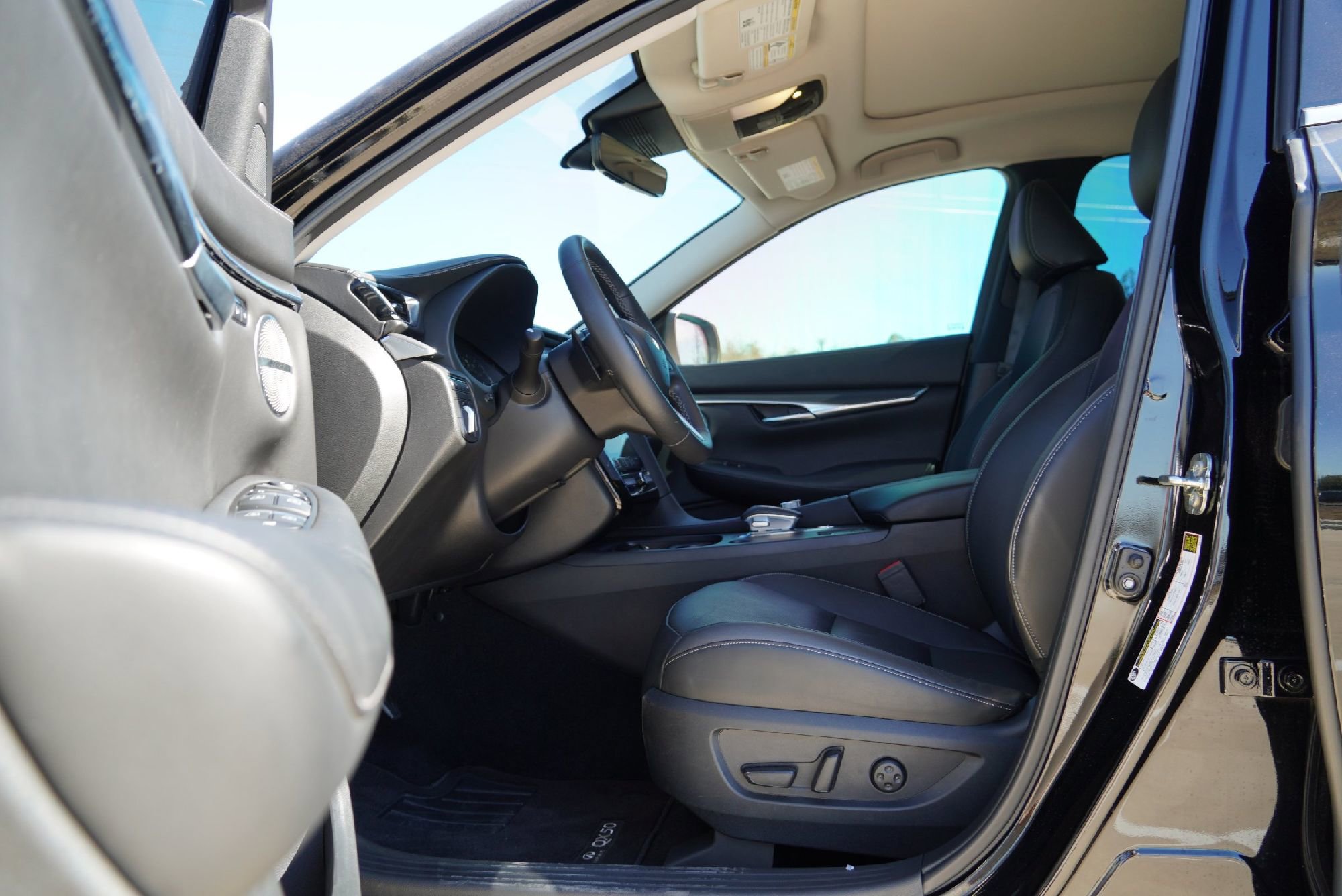 Certified 2024 INFINITI QX50 Luxe w/ Accent Package image 28