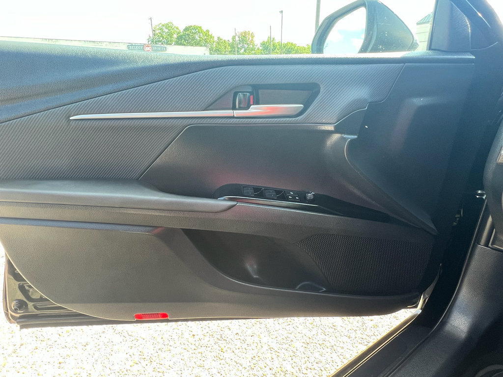 Used 2025 Toyota Camry SE FWD image 17