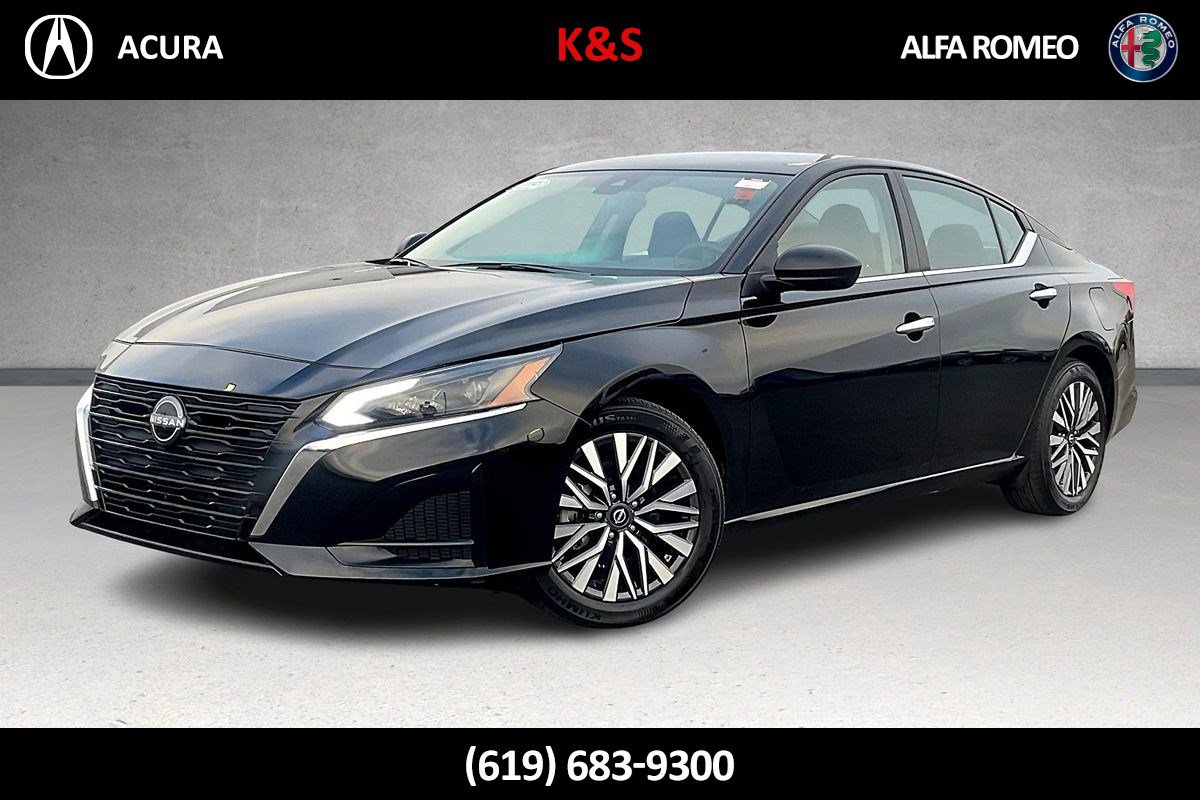 Used 2024 Nissan Altima 2.5 SV image 1