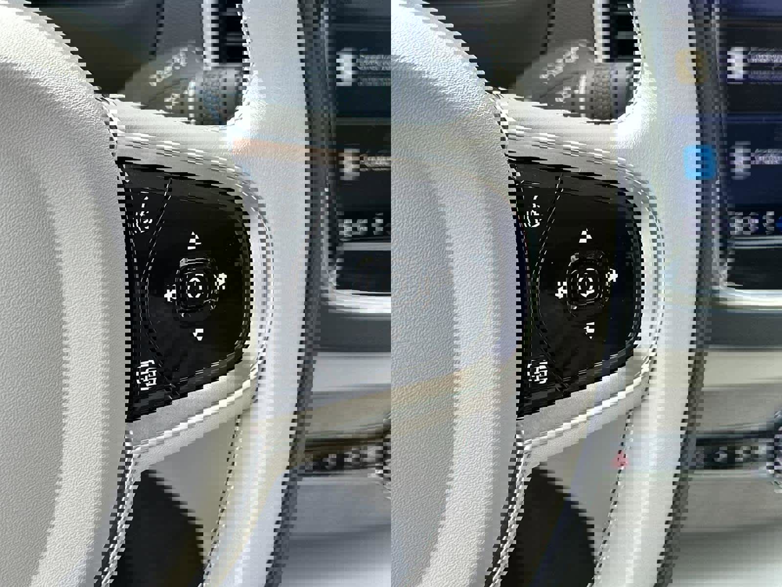 Used 2023 Volvo XC90 T8 Plus image 24