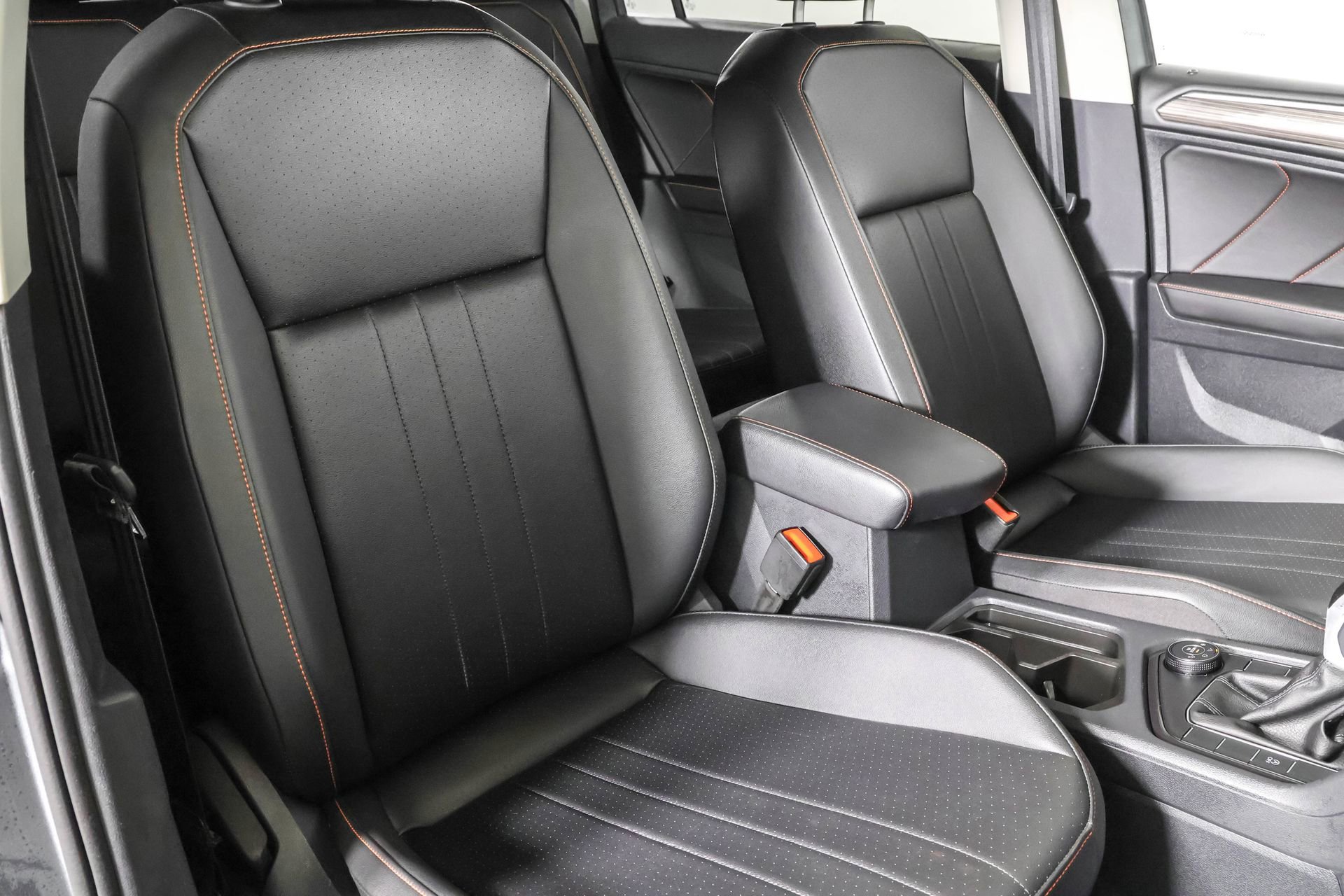 Used 2024 Volkswagen Tiguan Wolfsburg Edition image 43