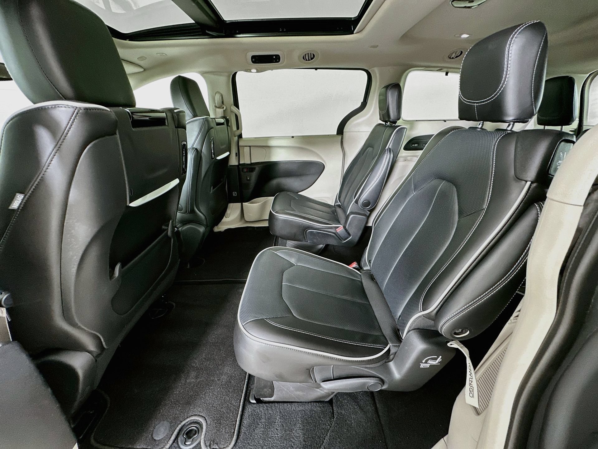 Used 2023 Chrysler Pacifica Limited w/ Uconnect Theater Family Group AWD/4WD image 25