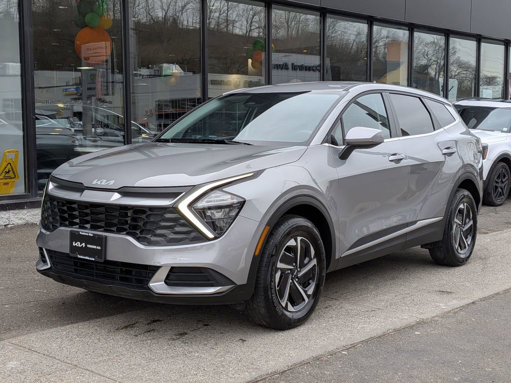 Used 2023 Kia Sportage LX image 2