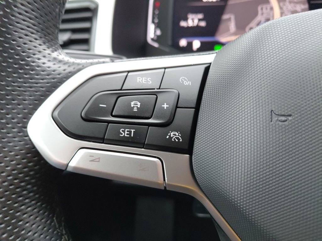 Used 2022 Volkswagen Atlas SEL Premium image 40