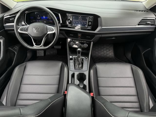 Used 2022 Volkswagen Jetta SE w/ Panoramic Sunroof Package FWD image 9