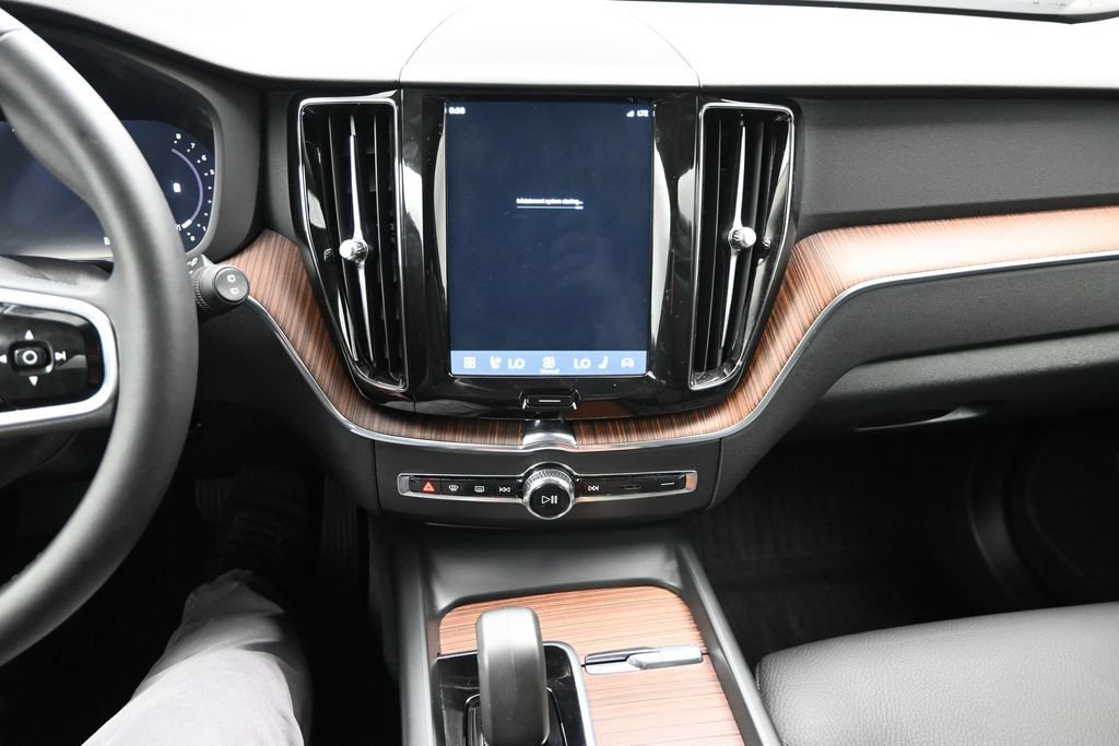 Used 2024 Volvo XC60 B5 Plus w/ Protection Package Premier AWD/4WD image 13