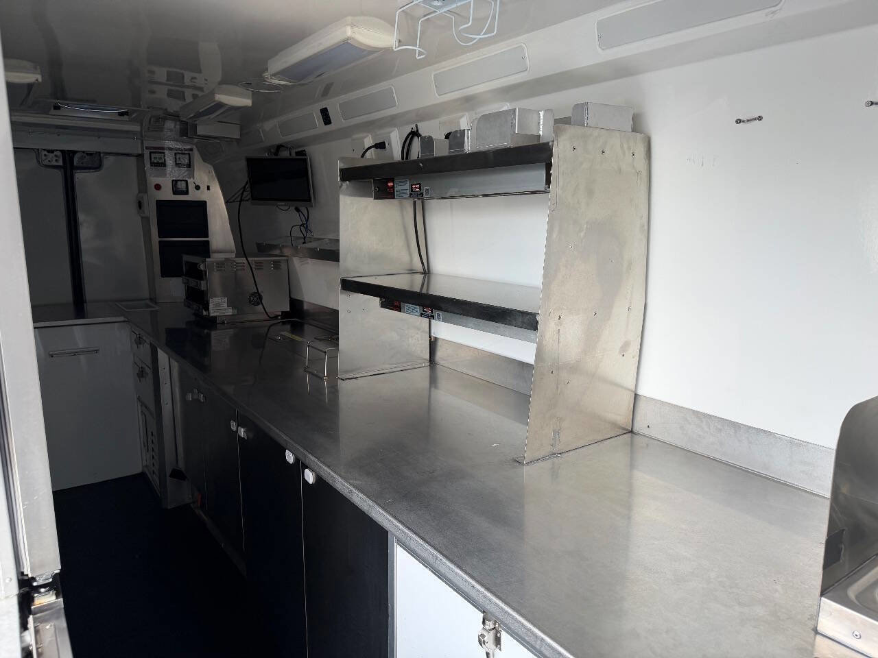 Used 2022 Mercedes-Benz Sprinter 4500 w/ Parking Package image 14