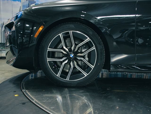 Used 2026 BMW 760i xDrive w/ Executive Package AWD/4WD image 7
