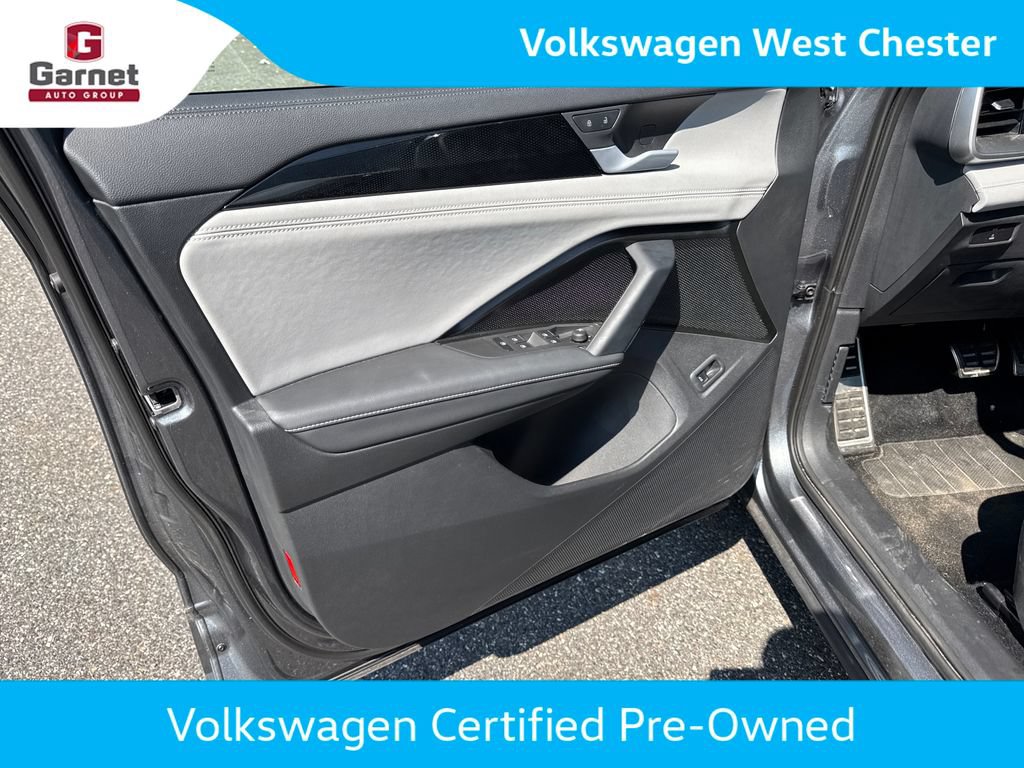 Used 2025 Volkswagen Tiguan SE R-Line AWD/4WD image 11