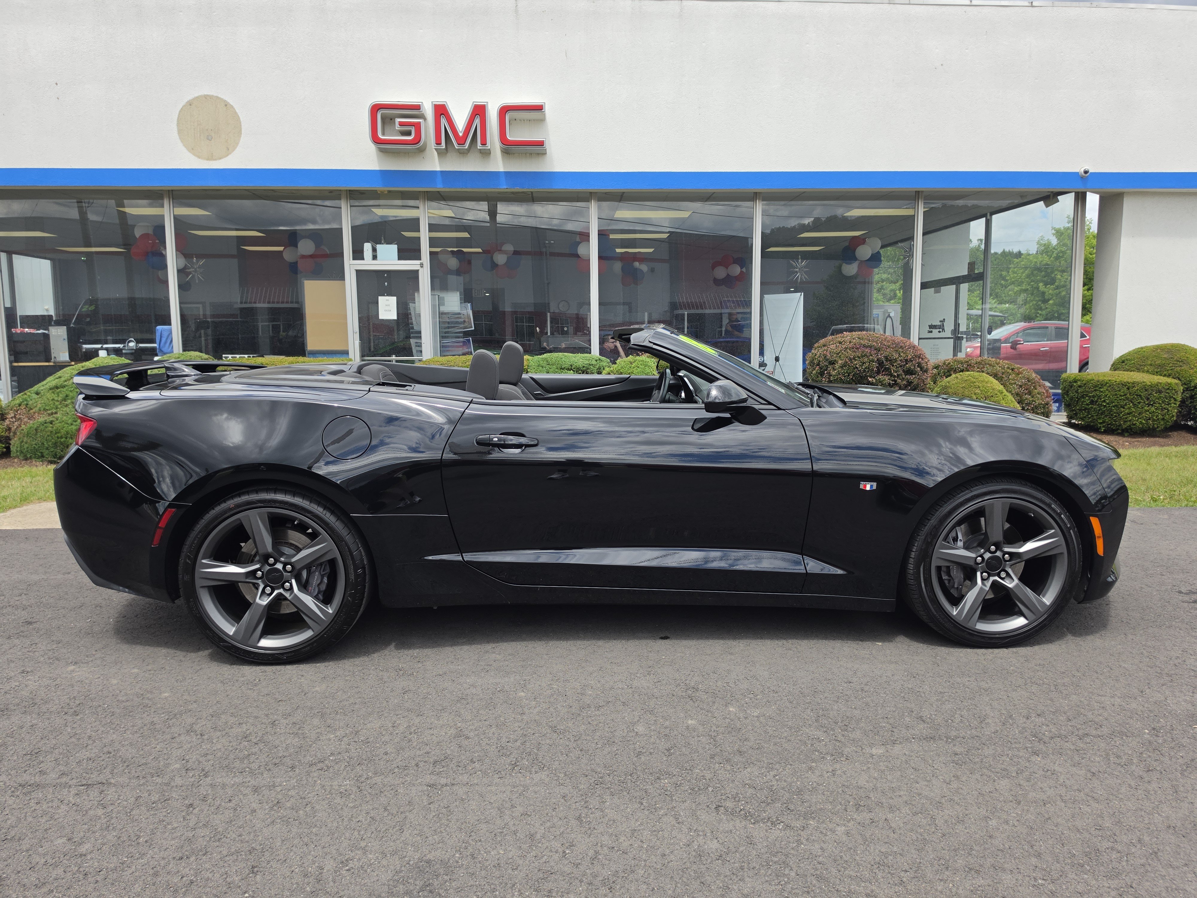 Used 2018 Chevrolet Camaro SS RWD image 2