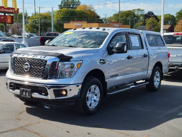 Used 2017 Nissan Titan SV AWD/4WD image 2