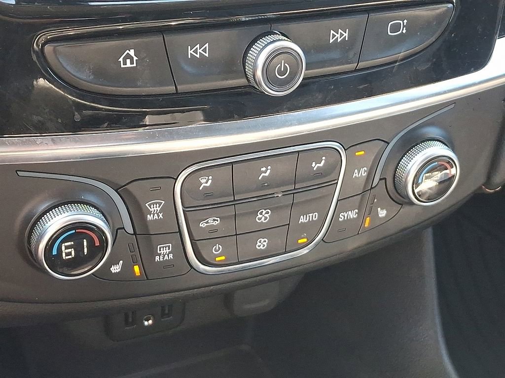 Used 2021 Chevrolet Traverse LT w/ LPO, Blackout Package AWD/4WD image 17