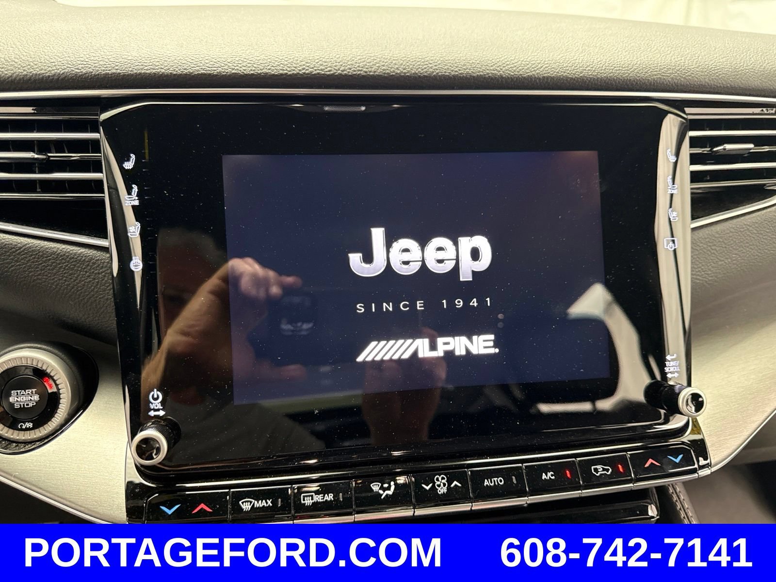 Used 2024 Jeep Wagoneer Series II w/ Convenience Group I AWD/4WD image 21