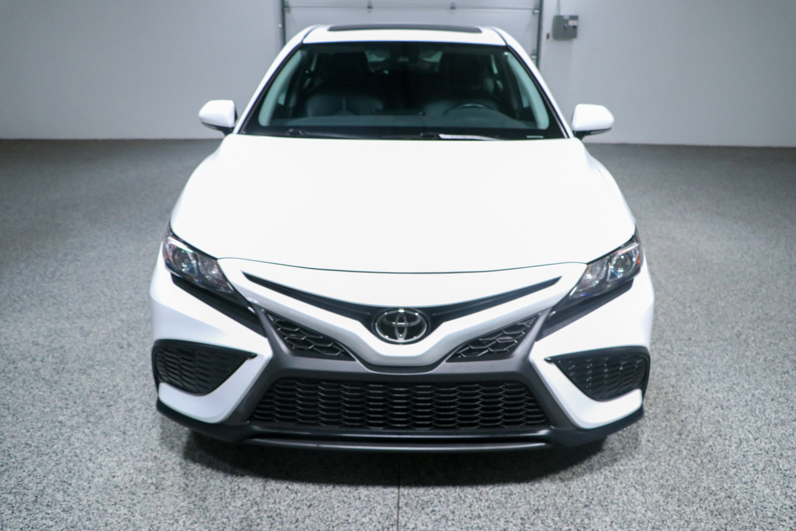 Used 2022 Toyota Camry SE FWD image 4