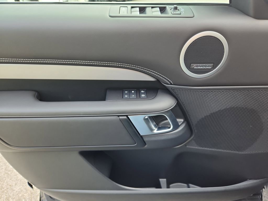 New 2026 Land Rover Discovery Limited Edition image 24