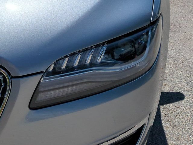 Used 2020 Lincoln MKZ FWD image 9