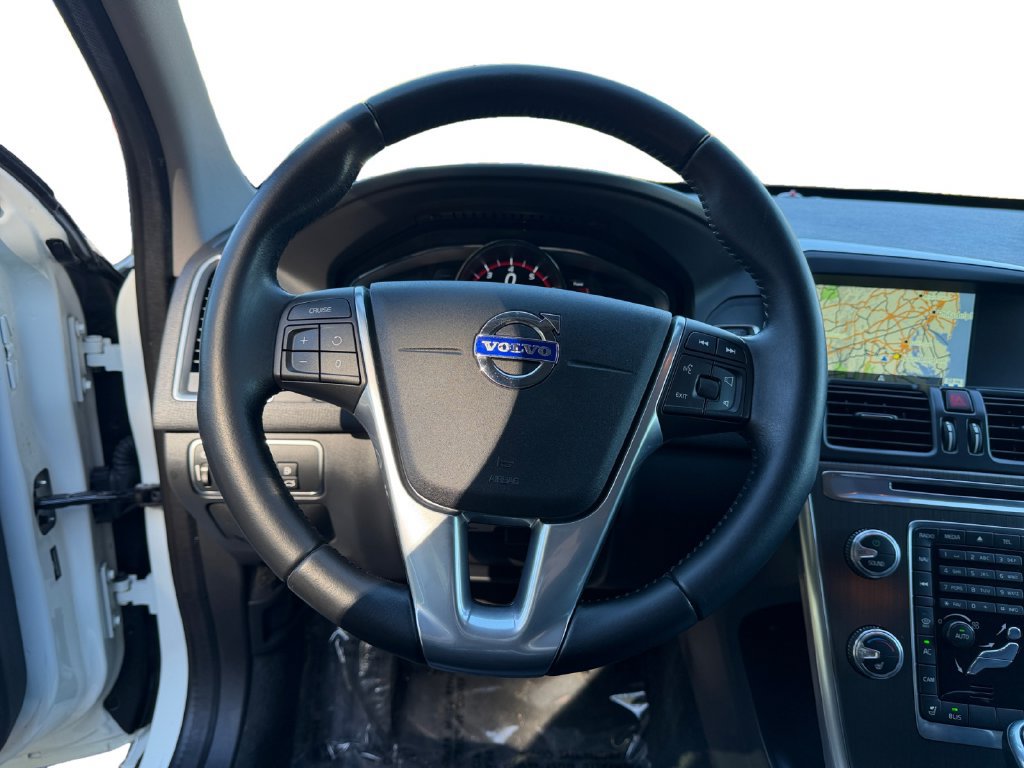 Used 2016 Volvo XC60 T5 Premier w/ Proximity Package AWD/4WD image 11