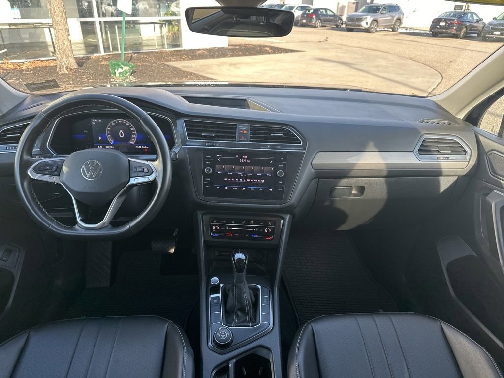 Used 2022 Volkswagen Tiguan SE image 17