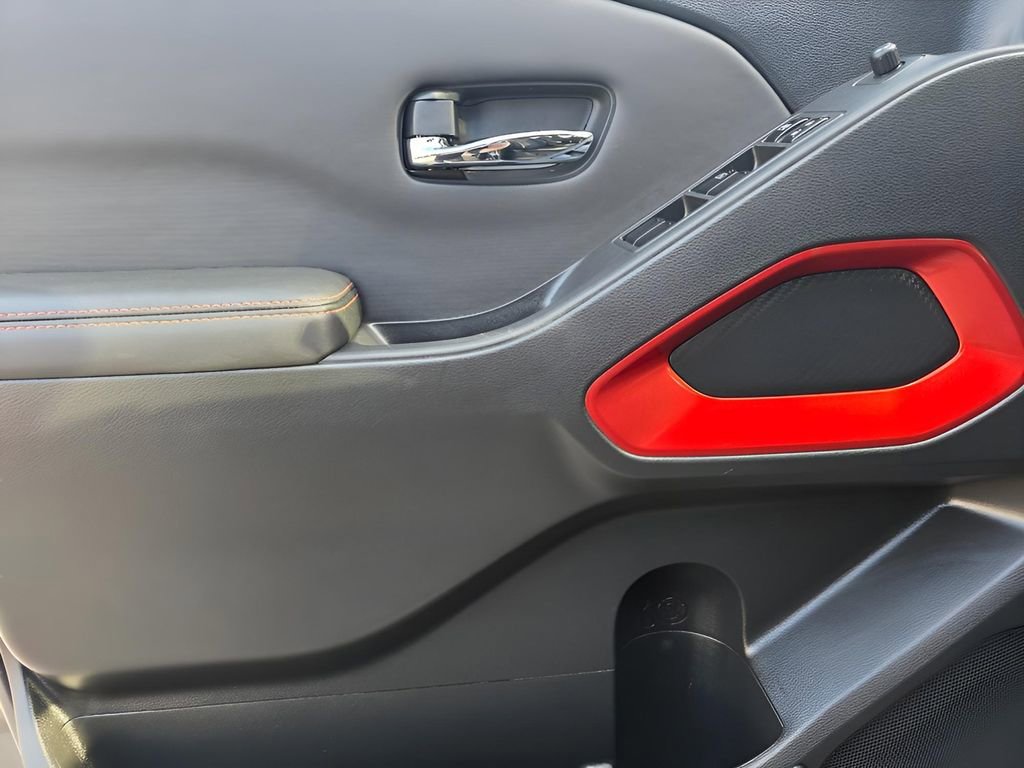 Used 2024 Nissan Frontier PRO-4X w/ Technology Package image 14