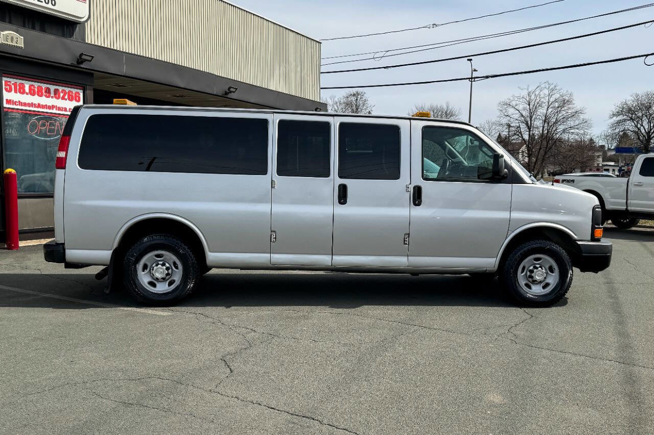 Used 2016 Chevrolet Express 3500 LS image 3