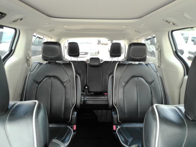 Used 2023 Chrysler Pacifica Limited FWD image 40