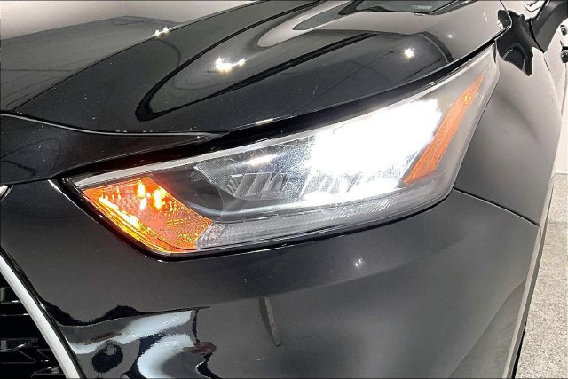 Used 2020 Toyota Highlander XLE AWD/4WD image 39