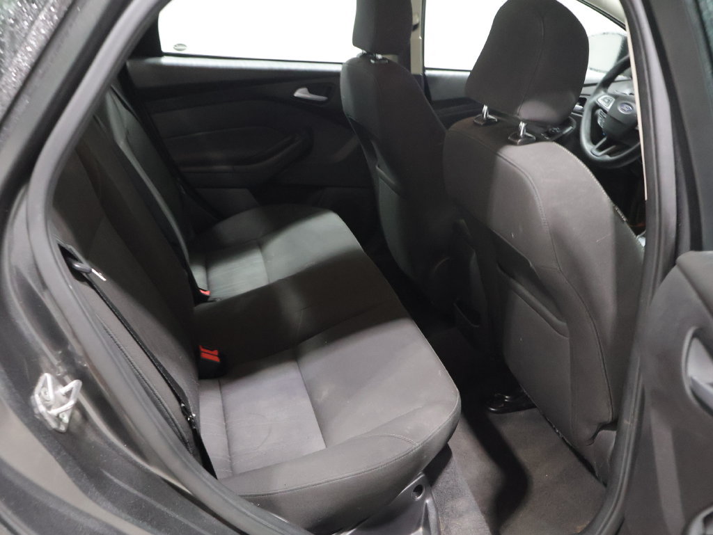 Used 2015 Ford Focus SE FWD image 19