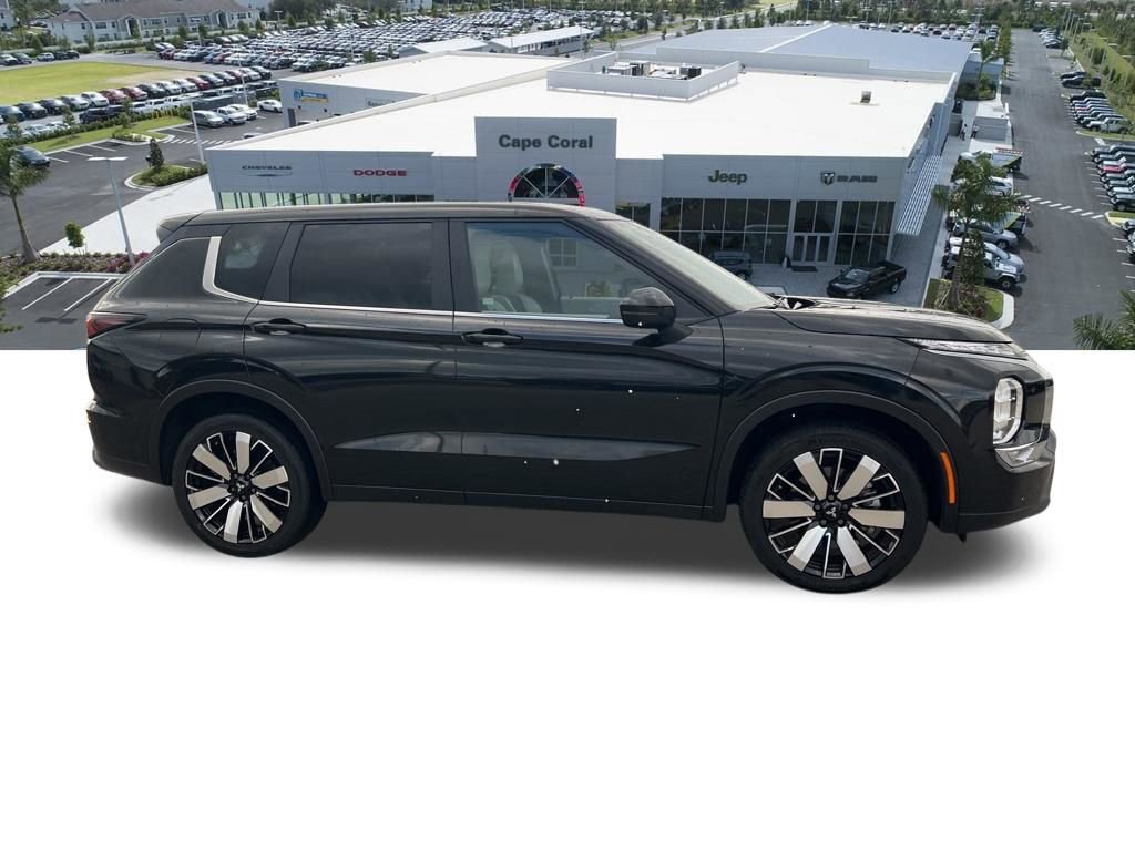 Used 2025 Mitsubishi Outlander SE image 9