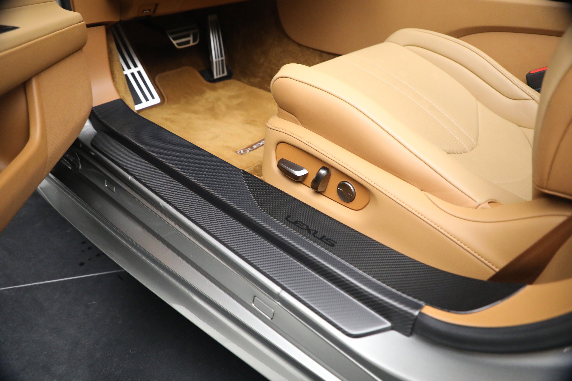 Used 2021 Lexus LC 500 Convertible w/ Touring Package image 16