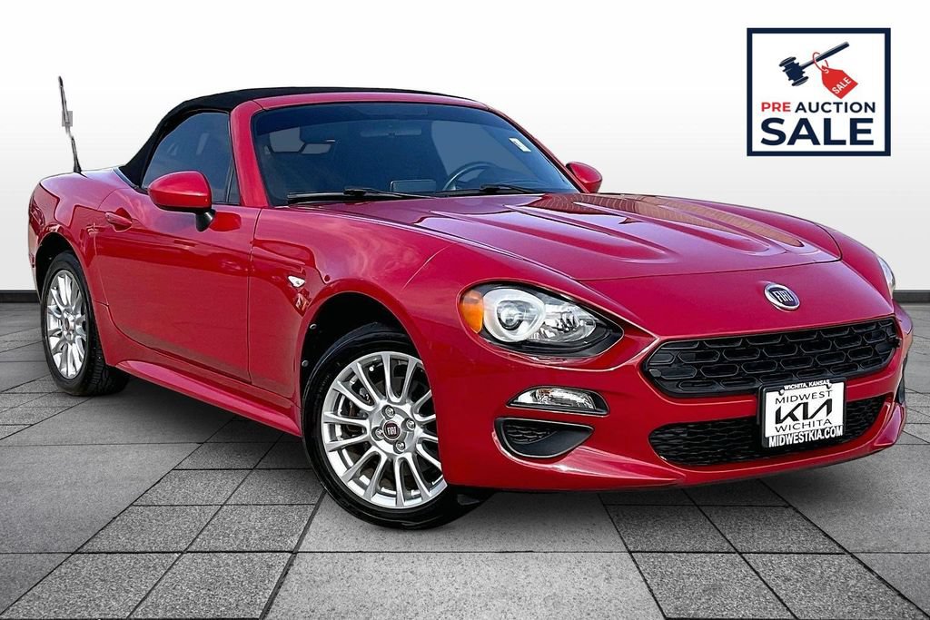 Used 2018 FIAT 124 Spider Classica w/ Technology & Siriusxm Group RWD image 2