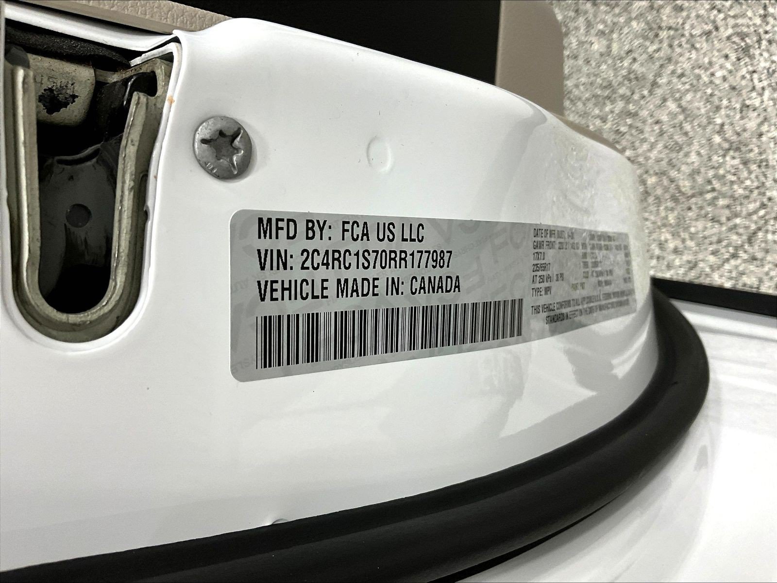 Used 2024 Chrysler Pacifica Limited FWD image 19