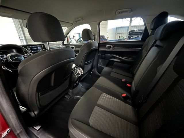 Used 2022 Kia Sorento LX AWD/4WD image 15