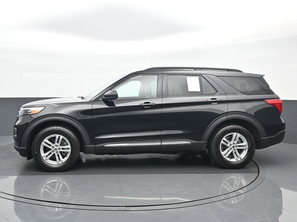 Used 2022 Ford Explorer XLT w/ Equipment Group 202A image 3