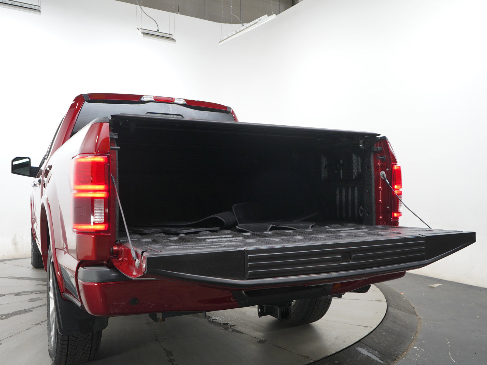 Used 2018 Ford F150 Platinum w/ Equipment Group 701A Luxury AWD/4WD image 17