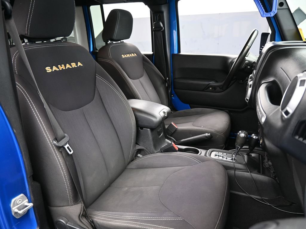 Used 2015 Jeep Wrangler Unlimited Sahara w/ Dual Top Group image 35
