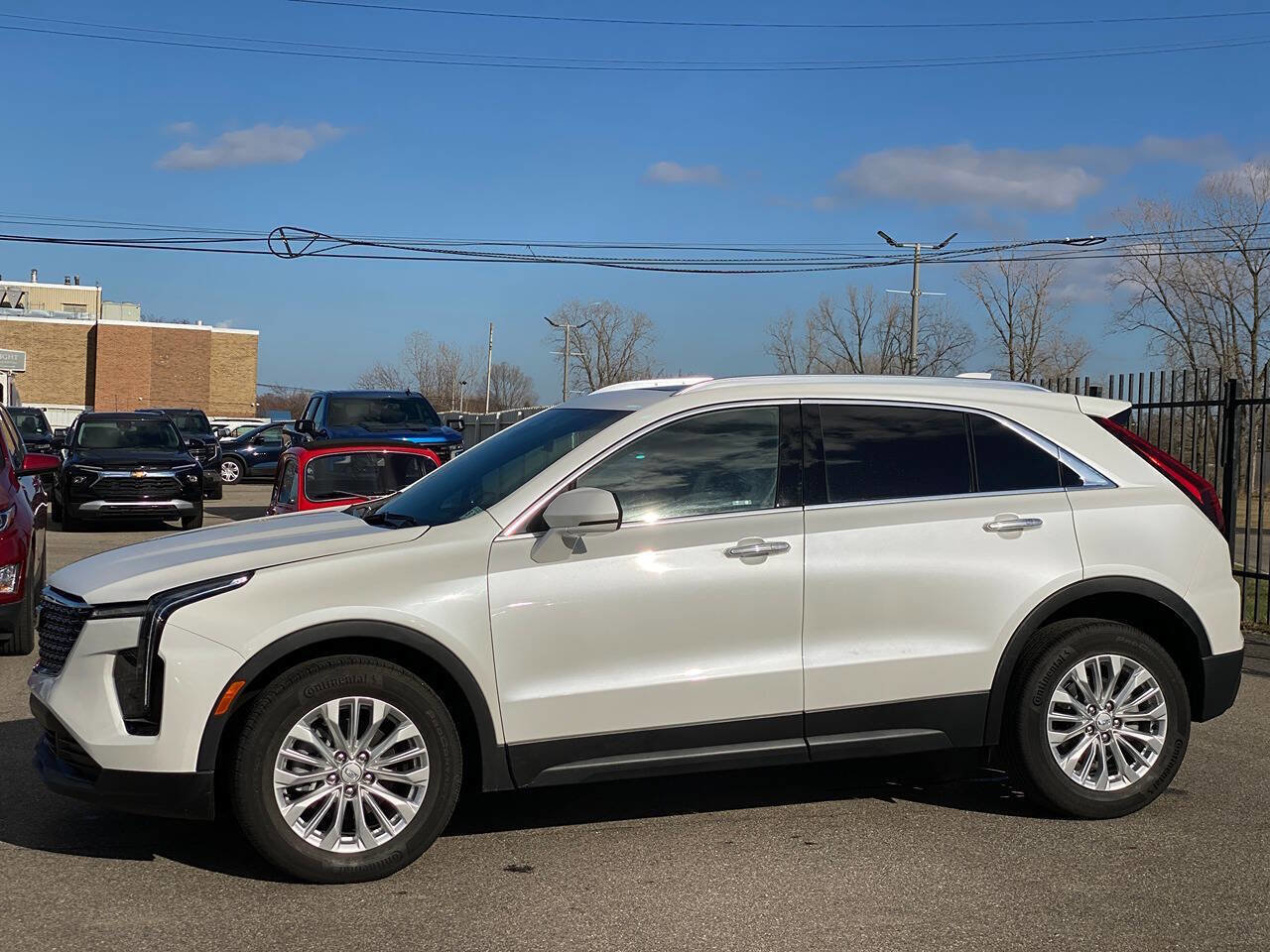 Used 2024 Cadillac XT4 Luxury w/ Cold Weather Package AWD/4WD image 3