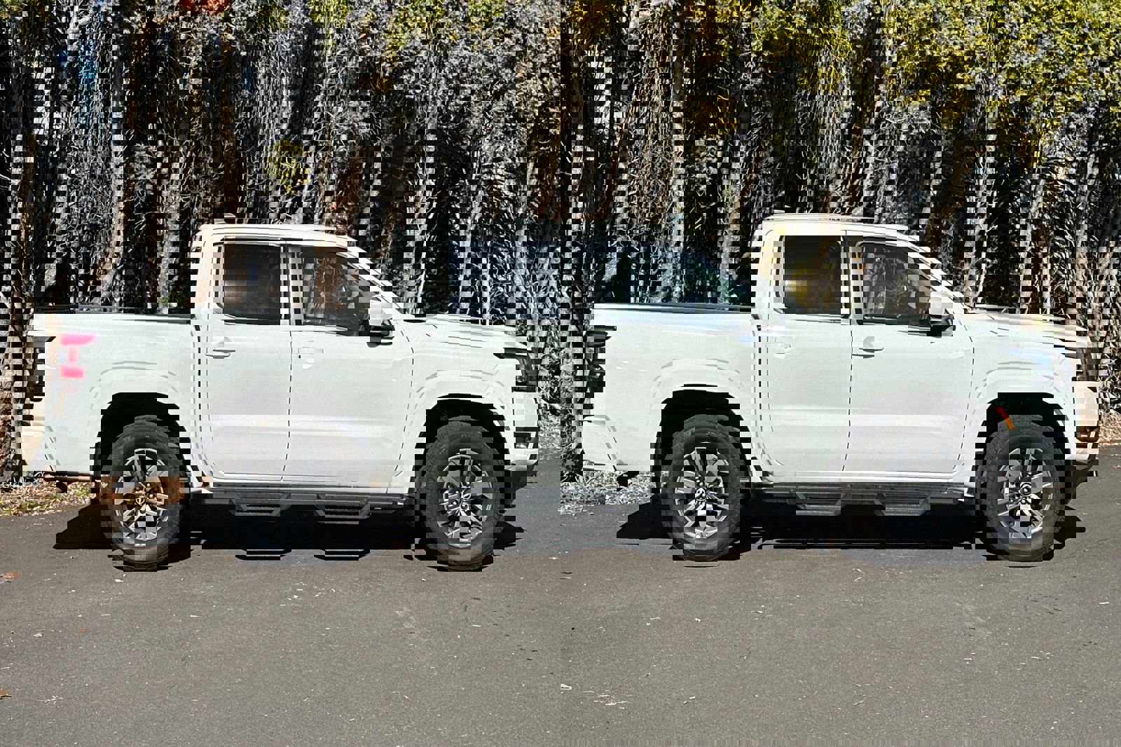 Used 2025 Nissan Frontier SV w/ SV Convenience Package image 3