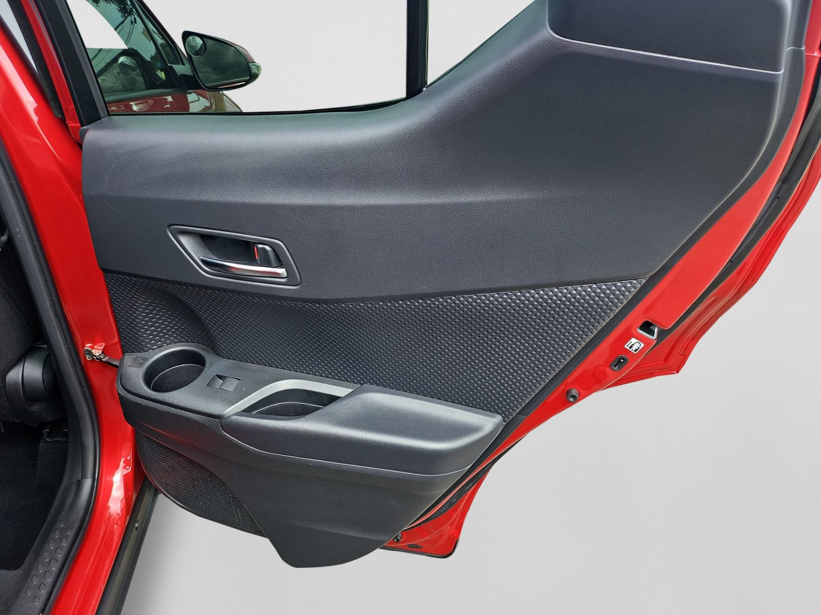 Used 2021 Toyota C-HR XLE FWD image 31