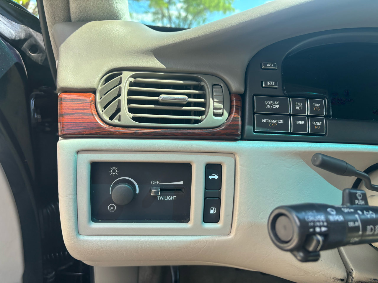 Used 1999 Cadillac De Ville Sedan w/ Comfort/Convenience Pkg image 15