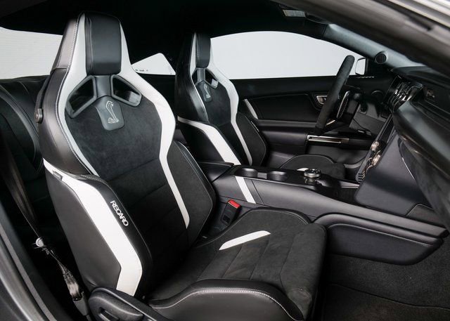 Used 2022 Ford Mustang Shelby GT500 w/ Technology Package image 3