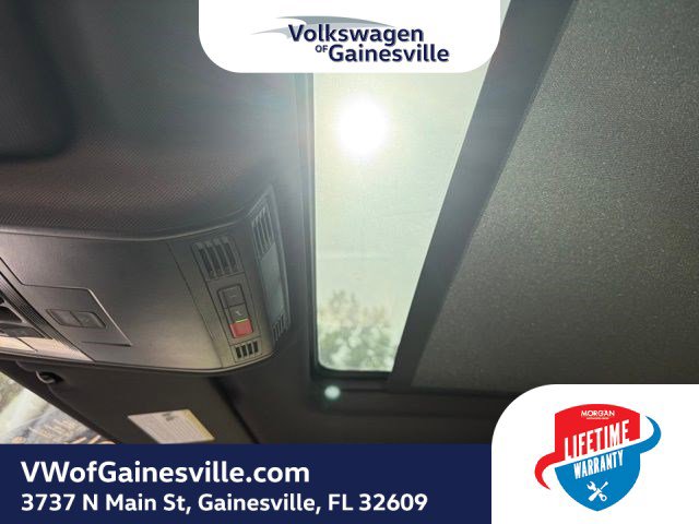 Certified 2024 Volkswagen Tiguan SE R-Line image 29