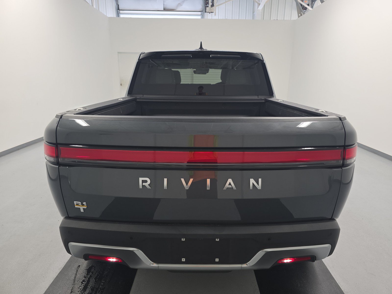 Used 2024 Rivian R1T Adventure AWD/4WD image 4