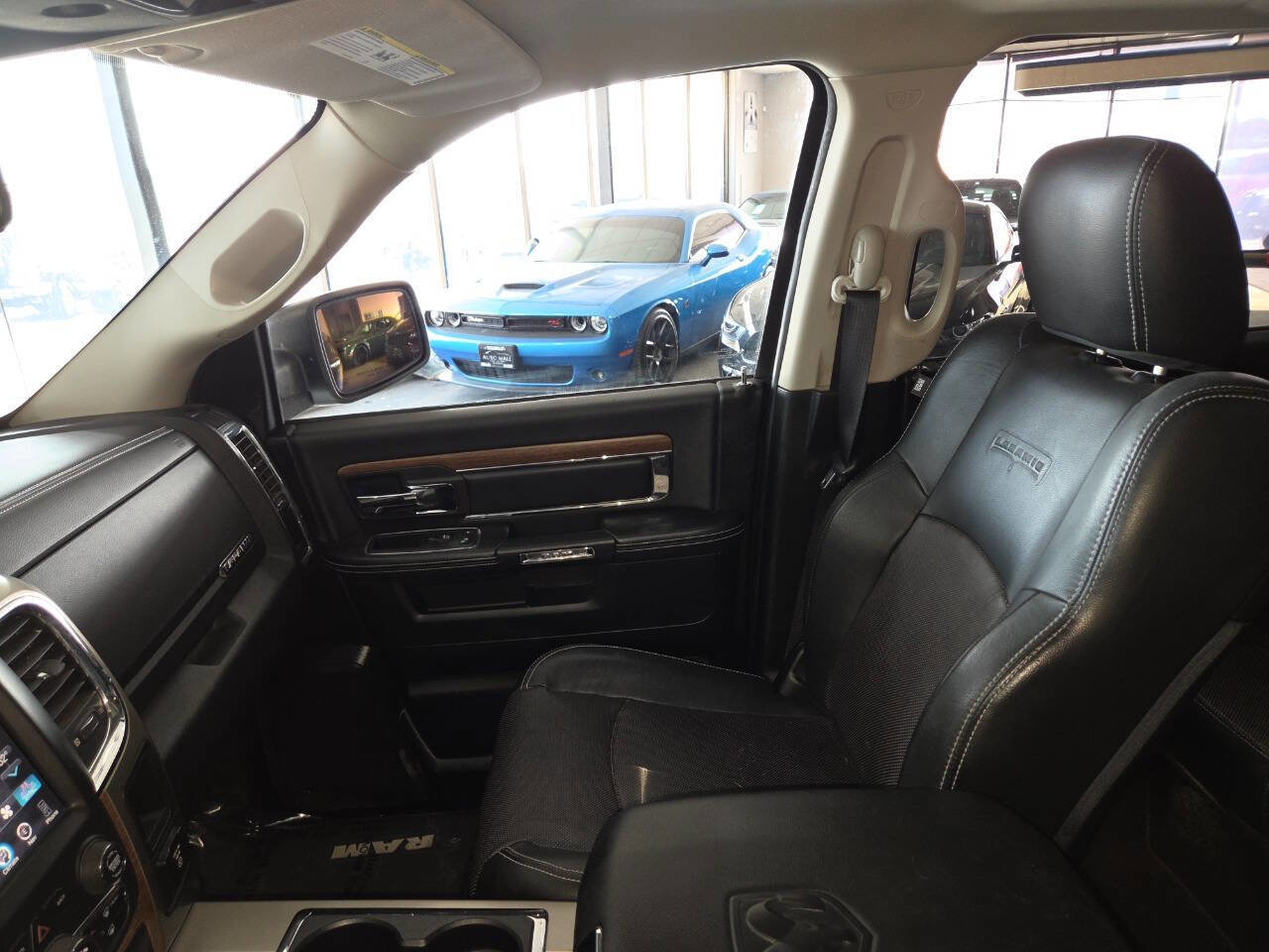 Used 2013 RAM 1500 Laramie w/ Convenience Group AWD/4WD image 18