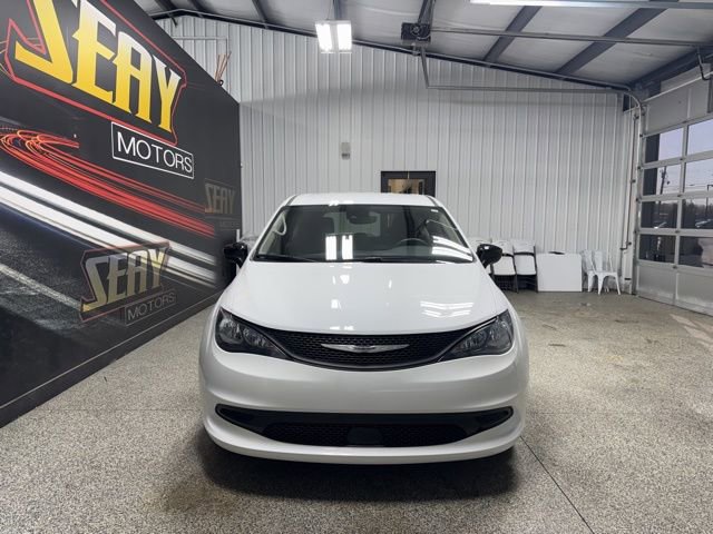Used 2024 Chrysler Voyager LX image 30